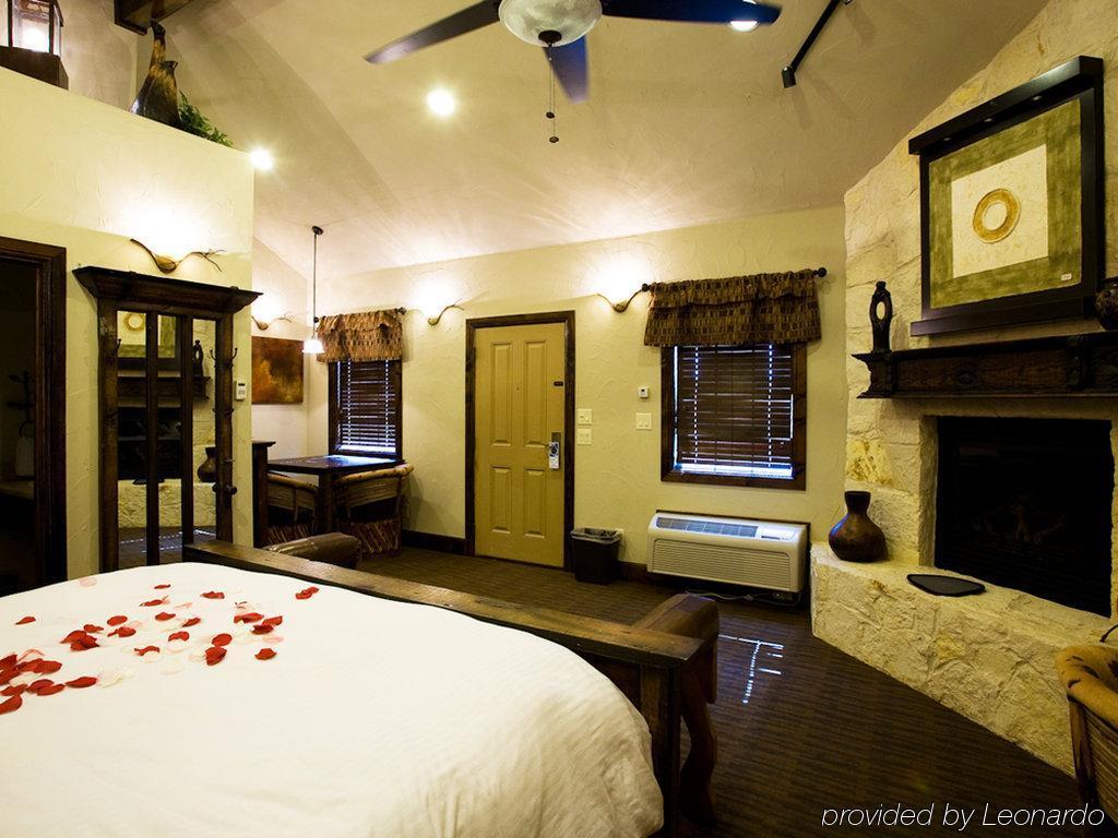 Rustic Creek Ranch Resort At North Jellystone Park Burleson Exterior foto