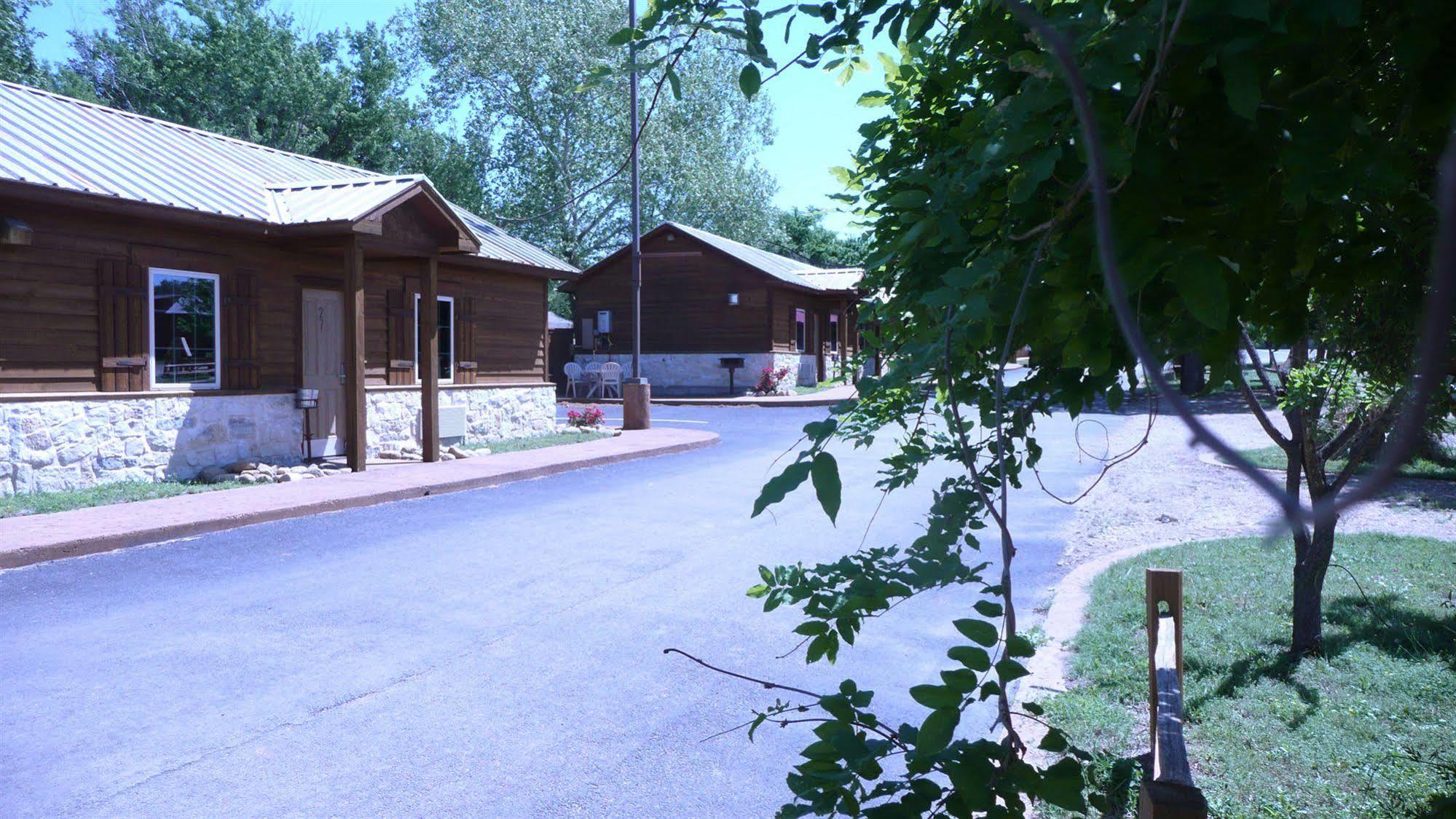 Rustic Creek Ranch Resort At North Jellystone Park Burleson Exterior foto