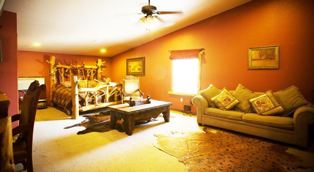 Rustic Creek Ranch Resort At North Jellystone Park Burleson Habitación foto